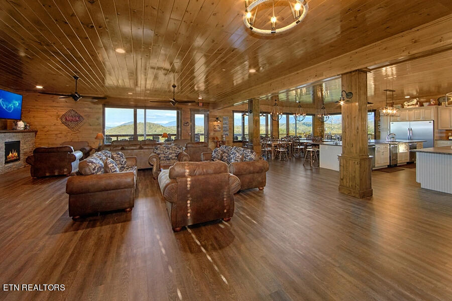 2006 Thistle Thorn Tr