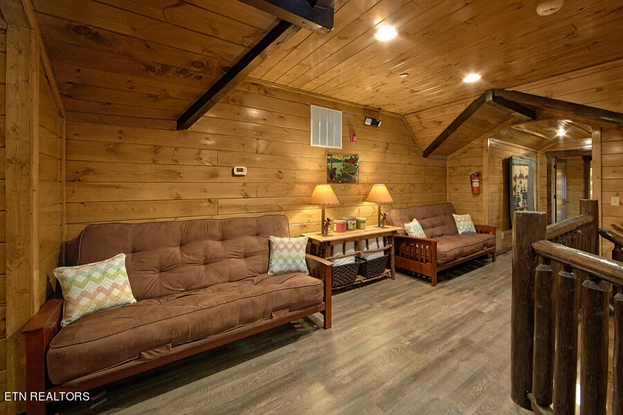 2006 Thistle Thorn Tr