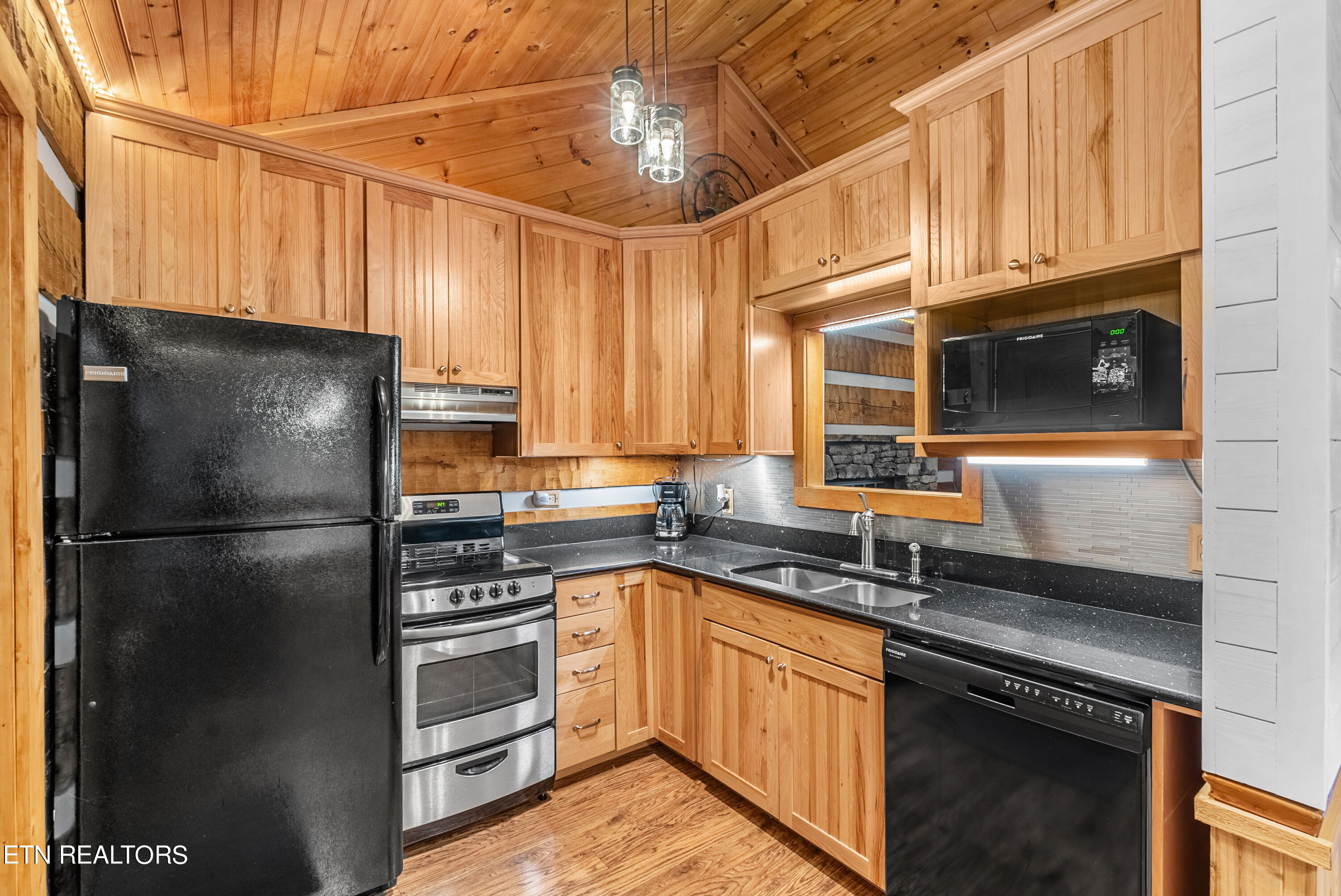 1810 Ridgecrest Drive