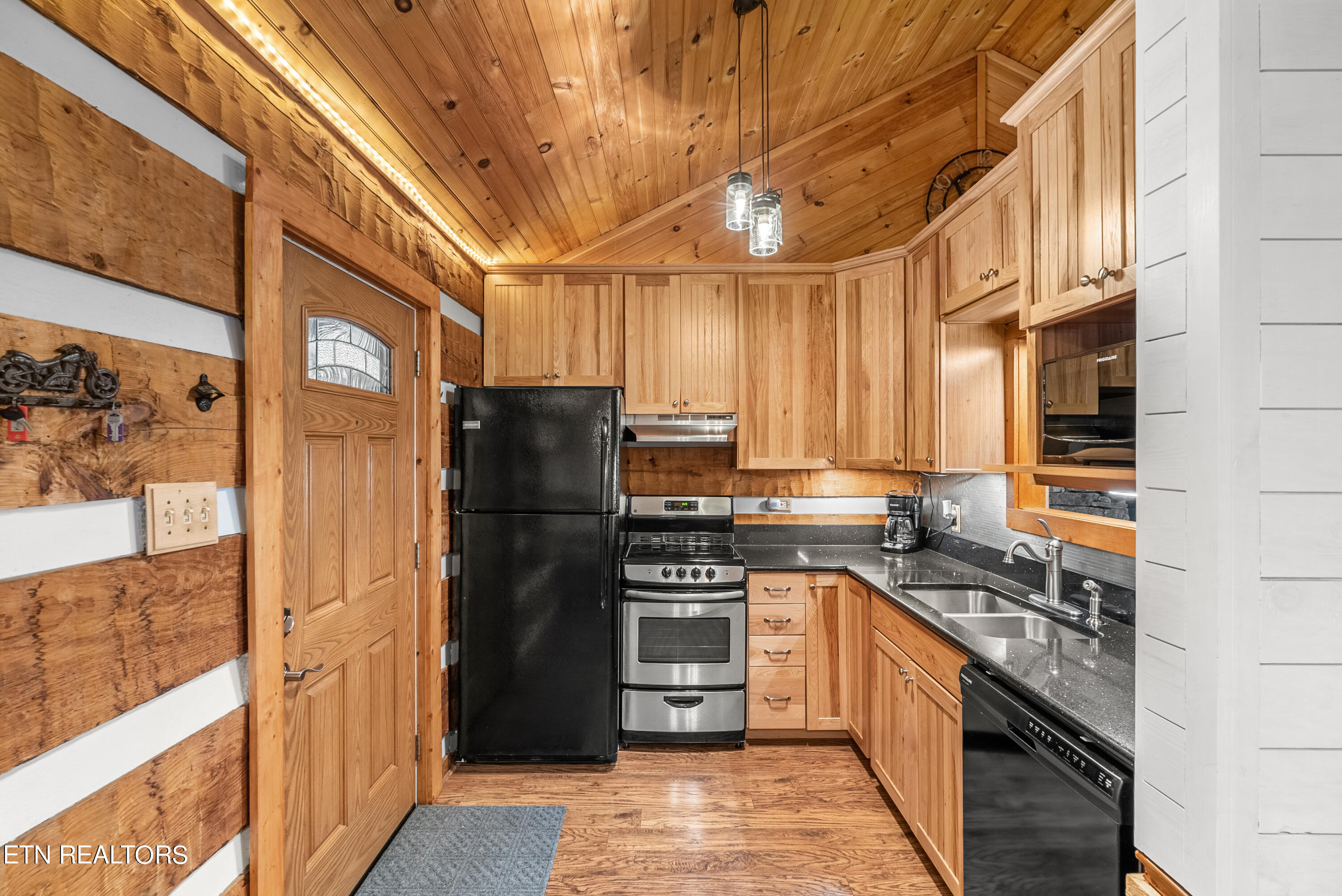 1810 Ridgecrest Drive