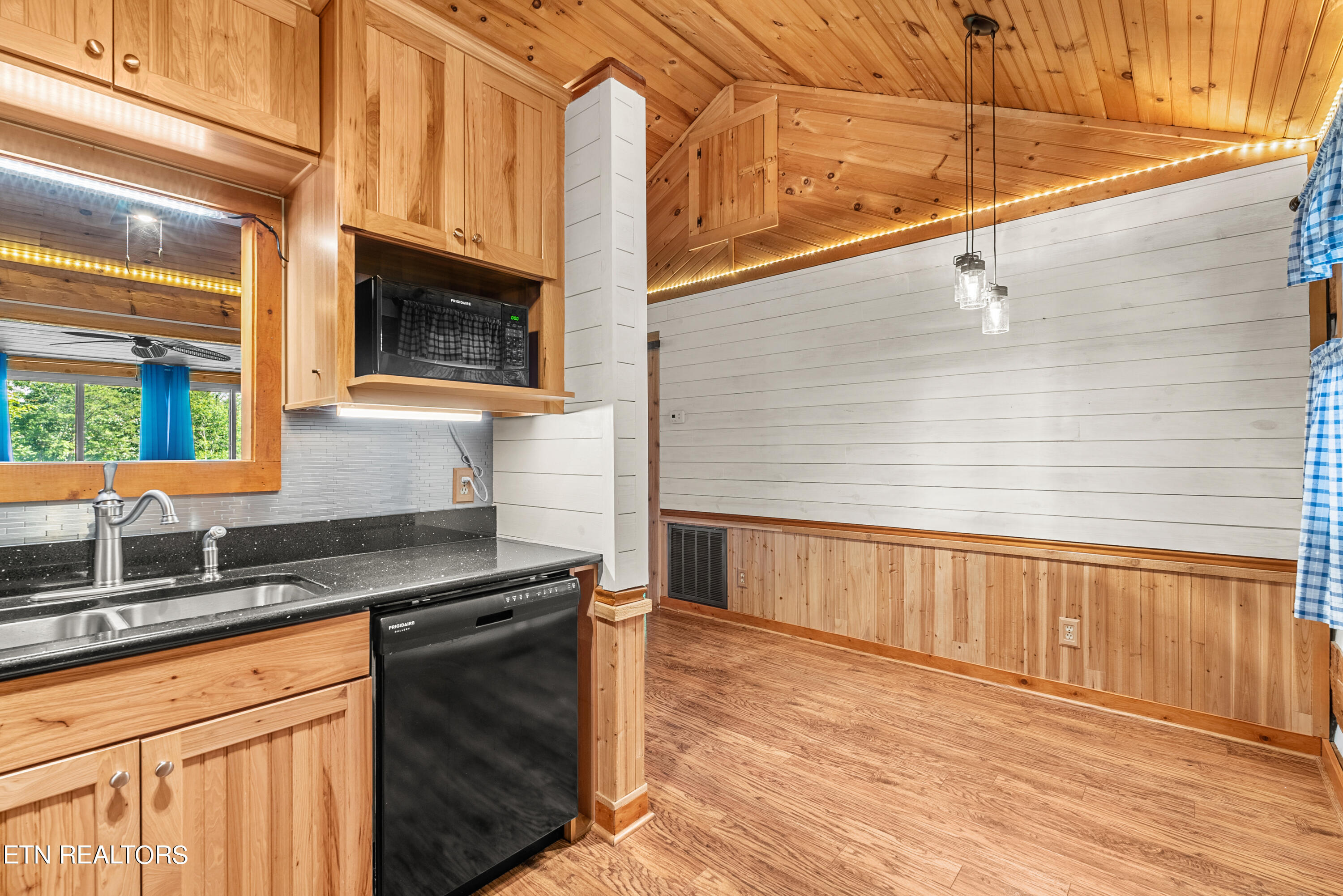 1810 Ridgecrest Drive