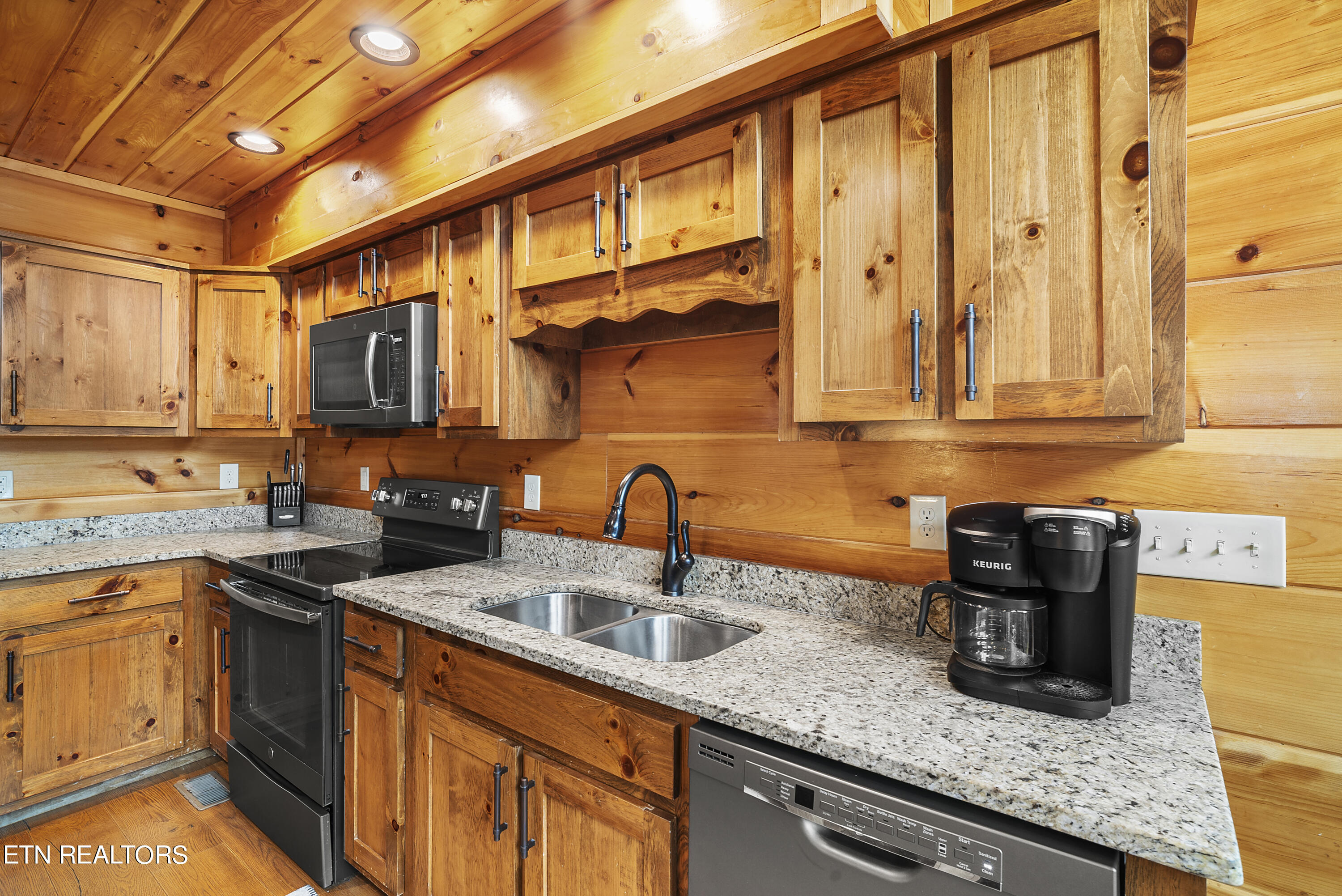 807 Crestwood Lane