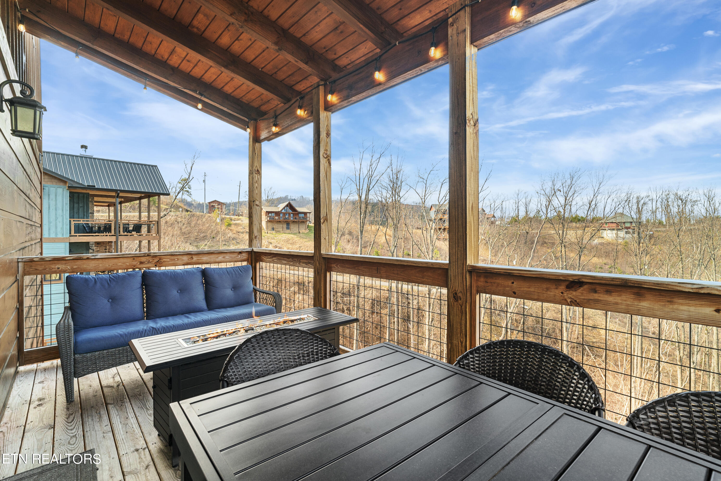 807 Crestwood Lane