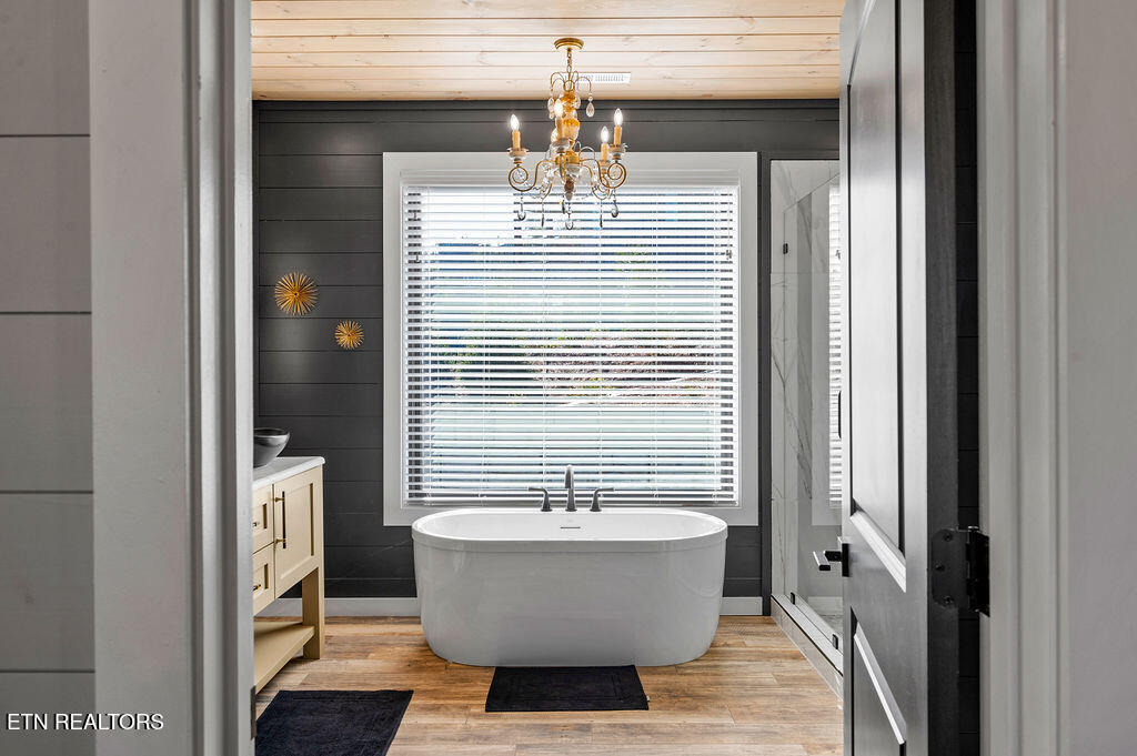 719 Pinecrest Ct Court