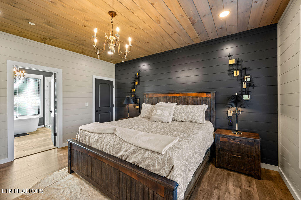 719 Pinecrest Ct Court