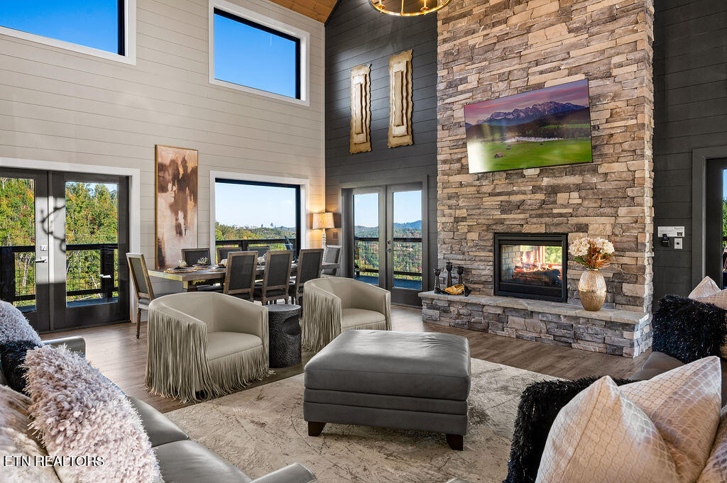 719 Pinecrest Ct Court