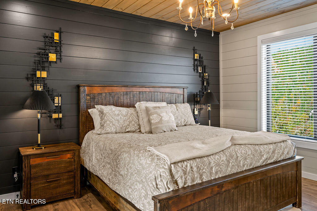 719 Pinecrest Ct Court