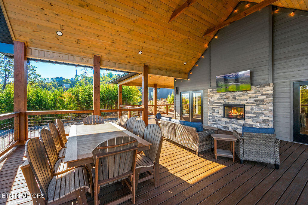 719 Pinecrest Ct Court