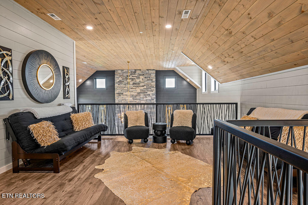 719 Pinecrest Ct Court