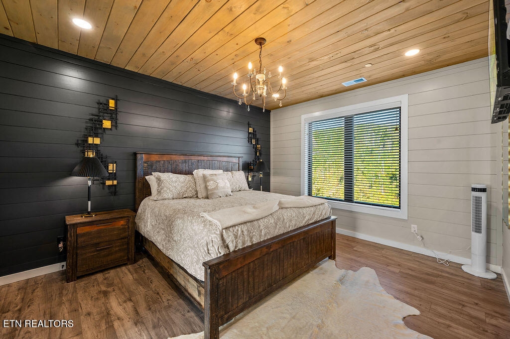 719 Pinecrest Ct Court