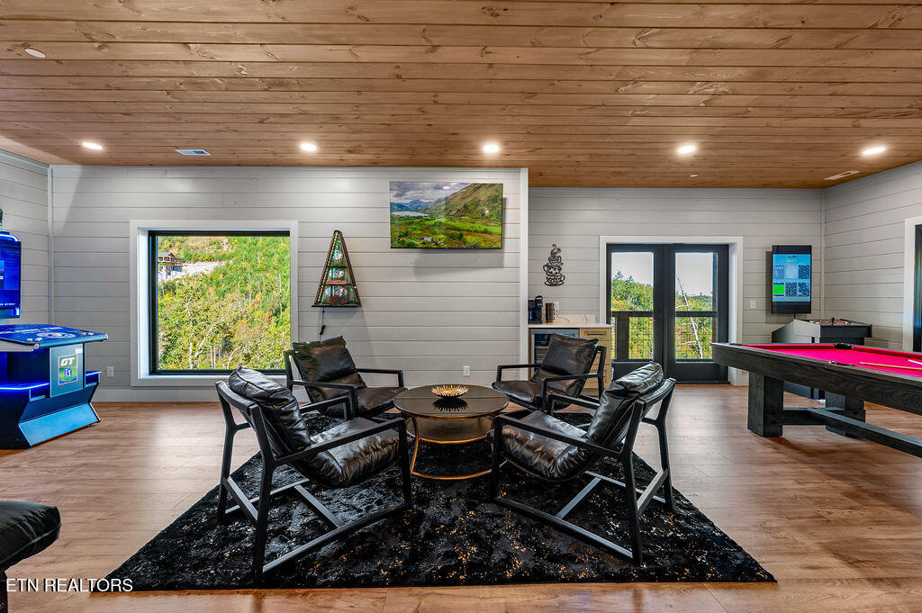 719 Pinecrest Ct Court