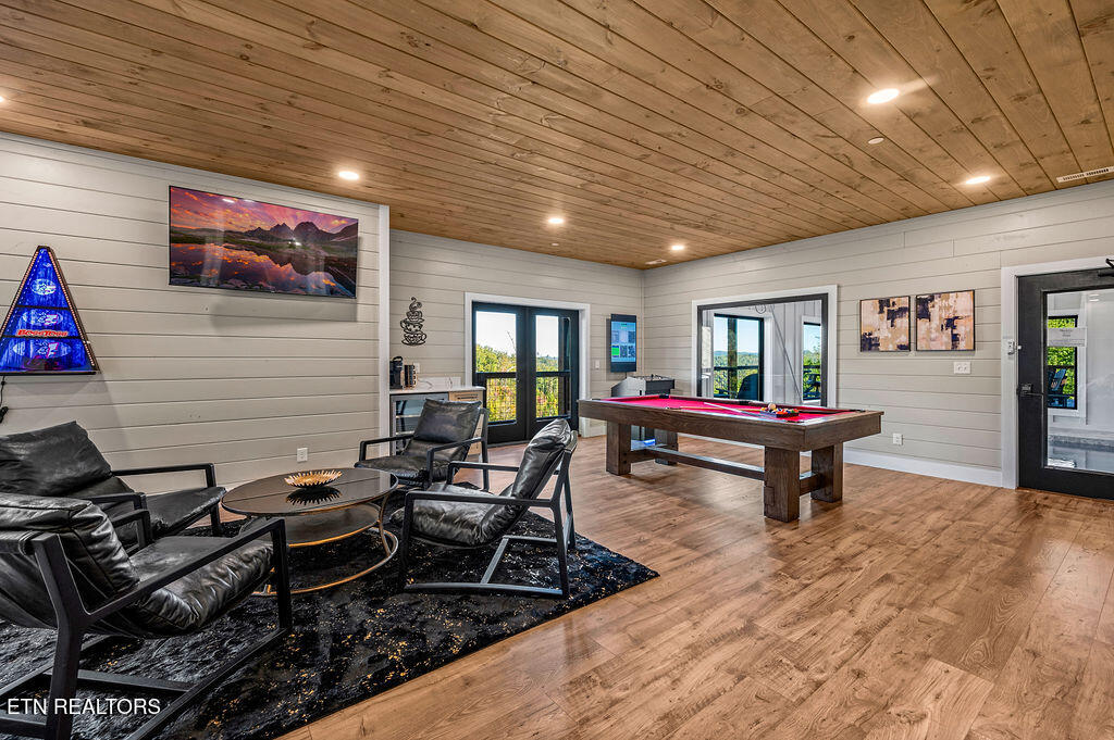 719 Pinecrest Ct Court