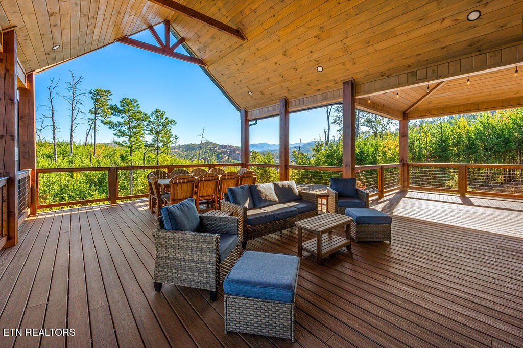 719 Pinecrest Ct Court