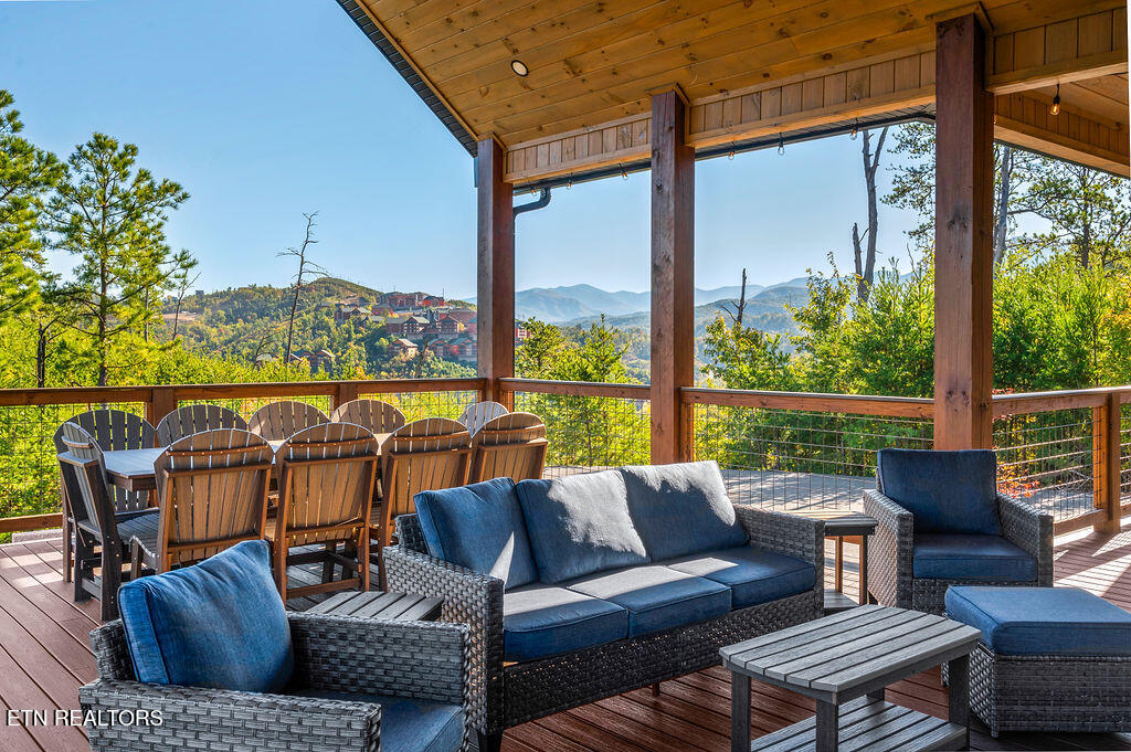 719 Pinecrest Ct Court