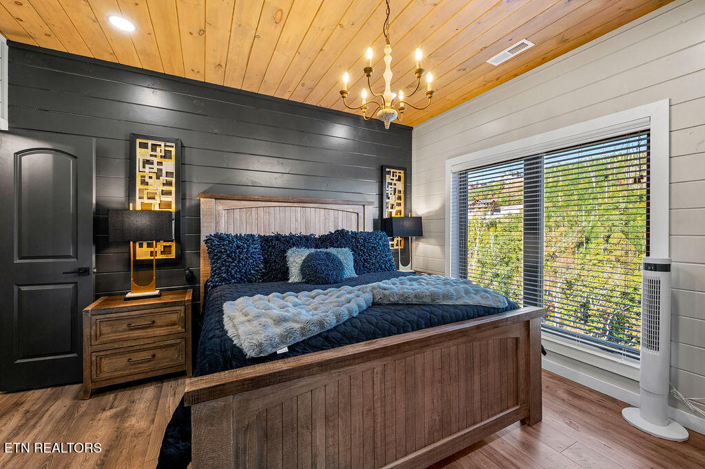 719 Pinecrest Ct Court