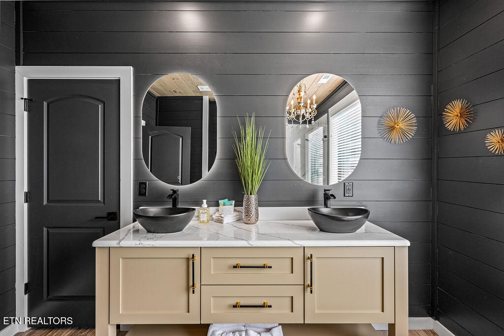 719 Pinecrest Ct Court