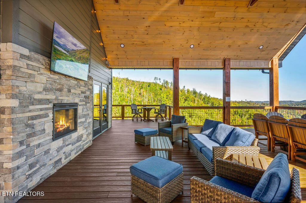 719 Pinecrest Ct Court