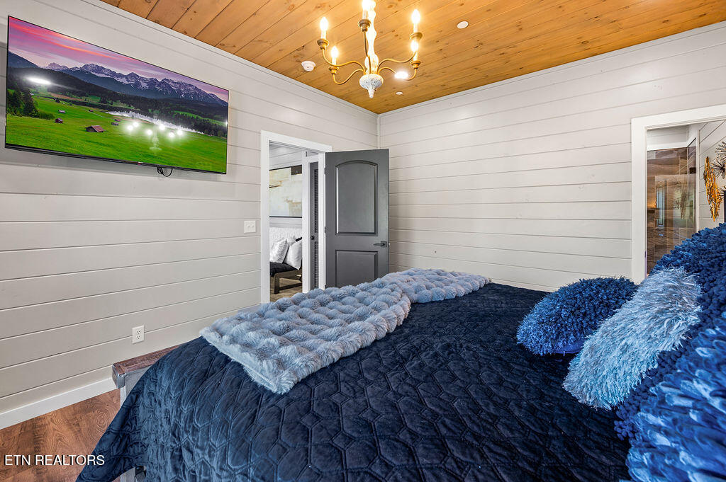 719 Pinecrest Ct Court