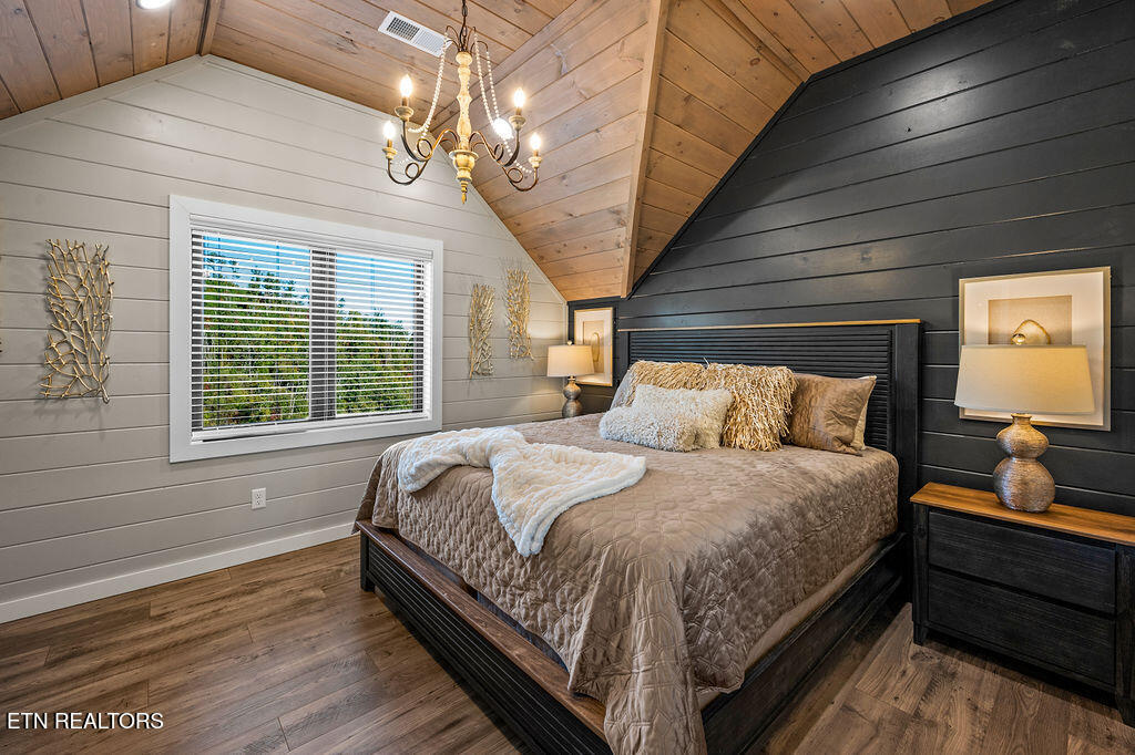 719 Pinecrest Ct Court