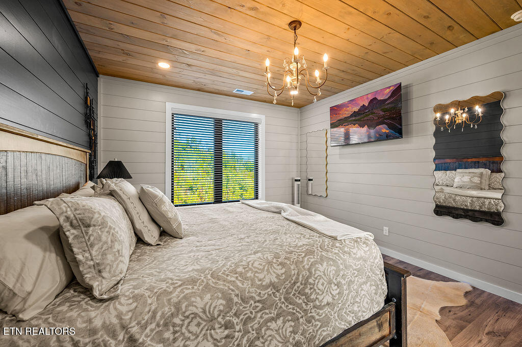 719 Pinecrest Ct Court