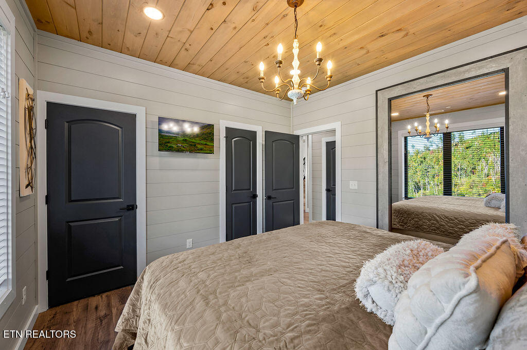 719 Pinecrest Ct Court