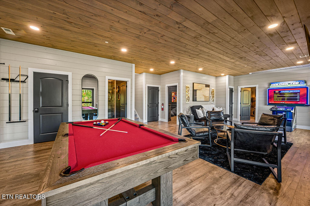 719 Pinecrest Ct Court