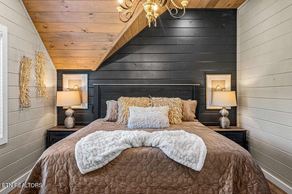 719 Pinecrest Ct Court