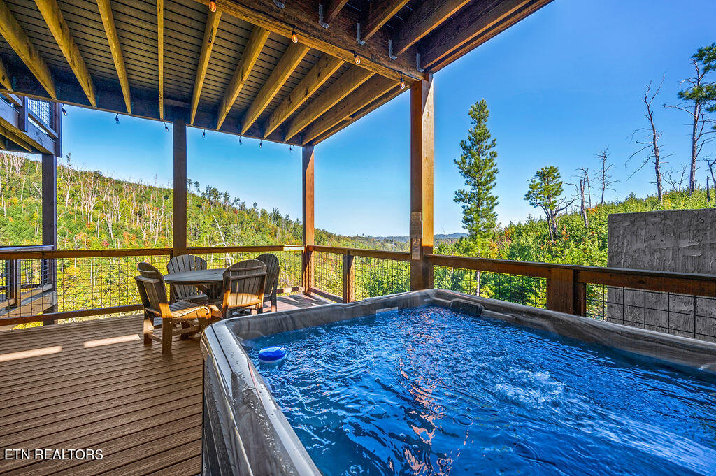 719 Pinecrest Ct Court