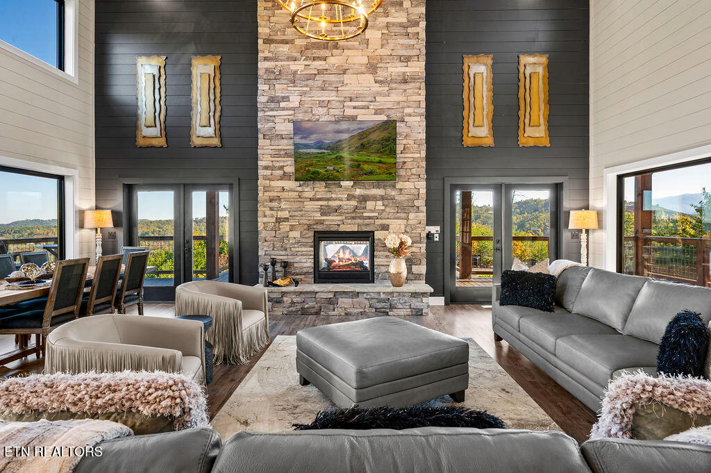 719 Pinecrest Ct Court