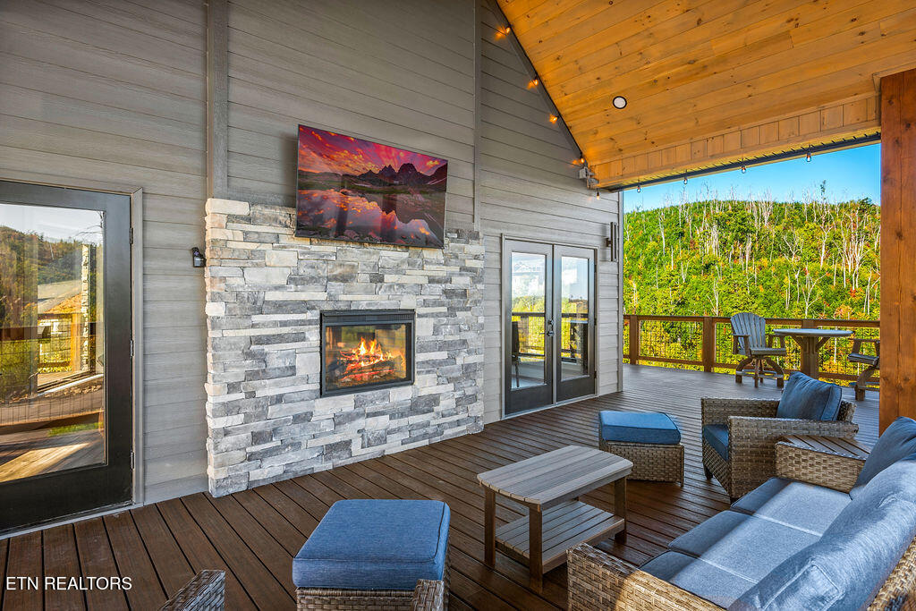 719 Pinecrest Ct Court