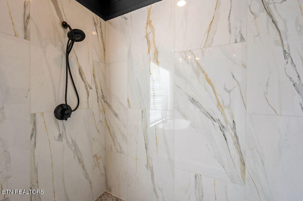 719 Pinecrest Ct Court