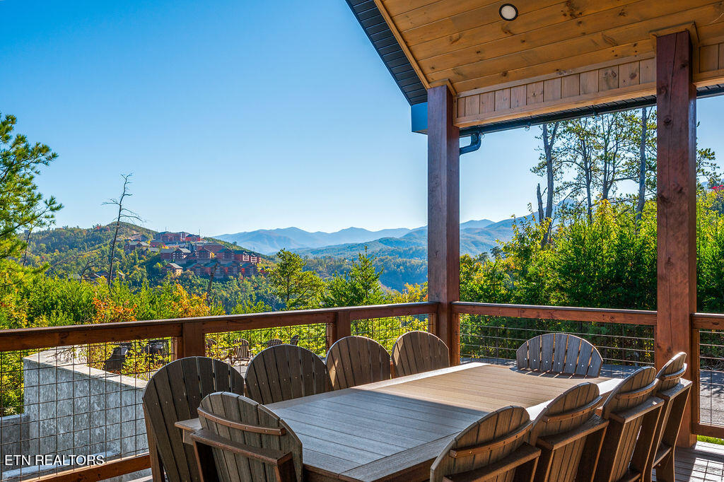 719 Pinecrest Ct Court