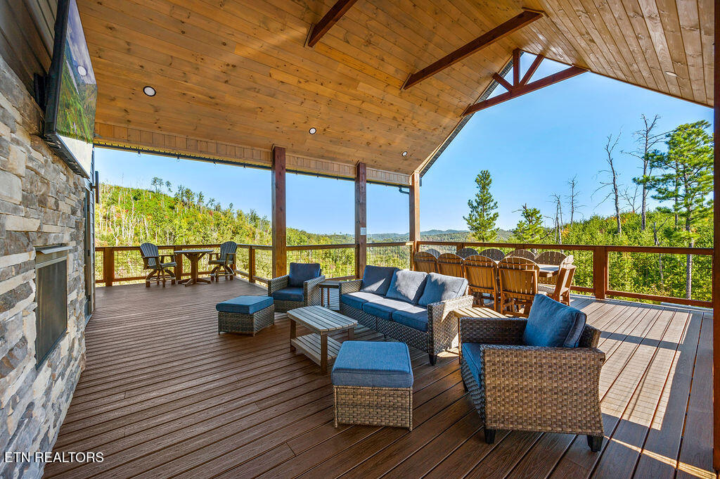 719 Pinecrest Ct Court