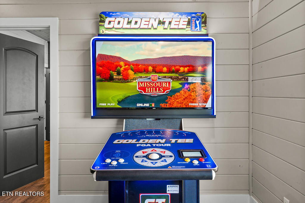 719 Pinecrest Ct Court