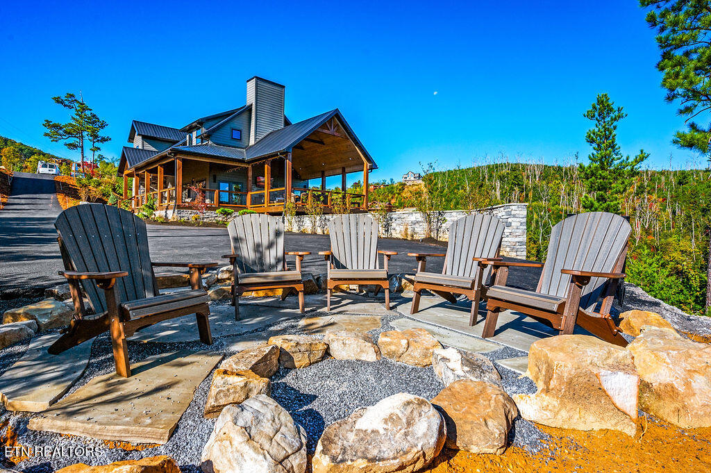 719 Pinecrest Ct Court