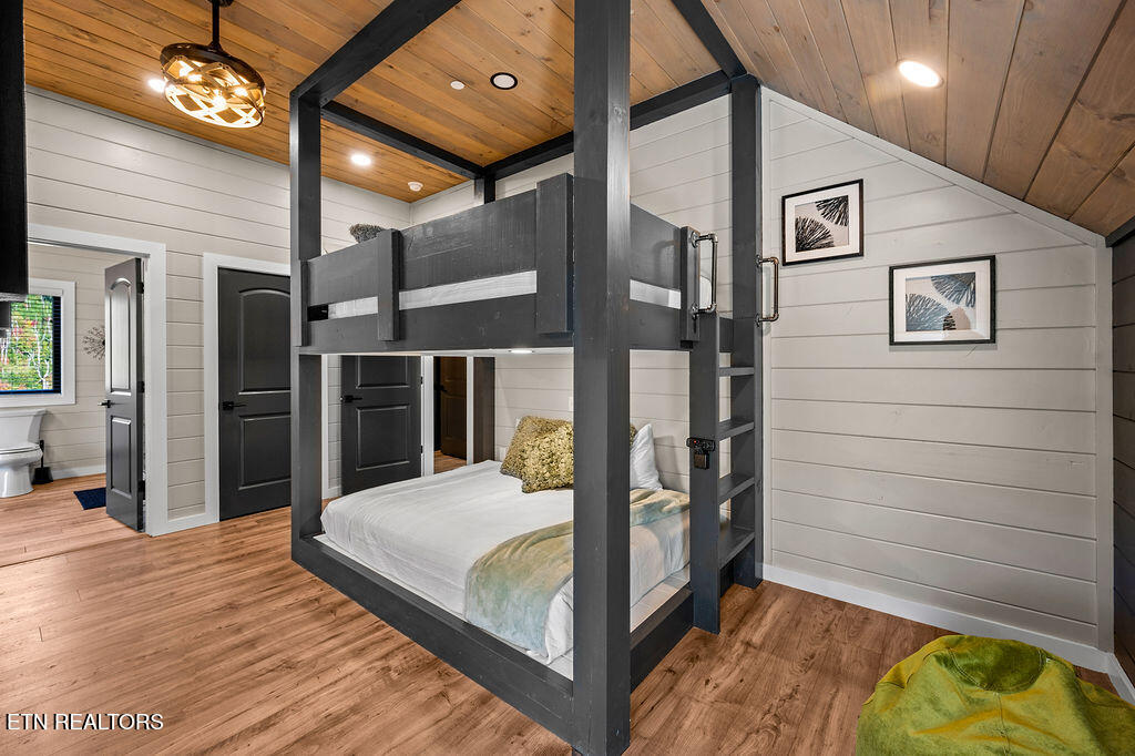 719 Pinecrest Ct Court