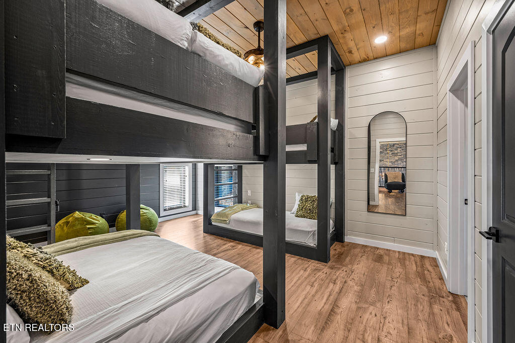 719 Pinecrest Ct Court