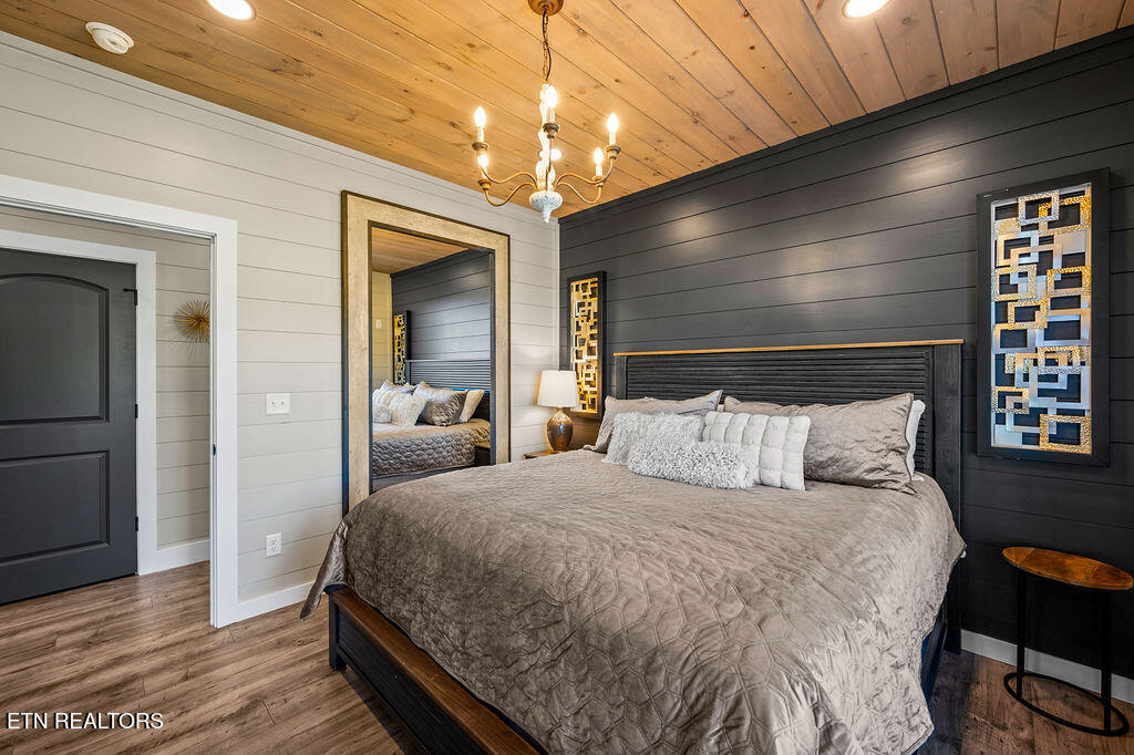 719 Pinecrest Ct Court