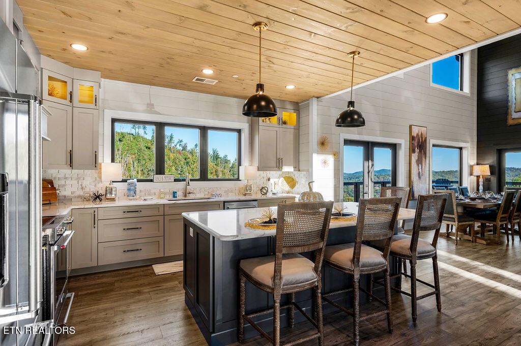 719 Pinecrest Ct Court