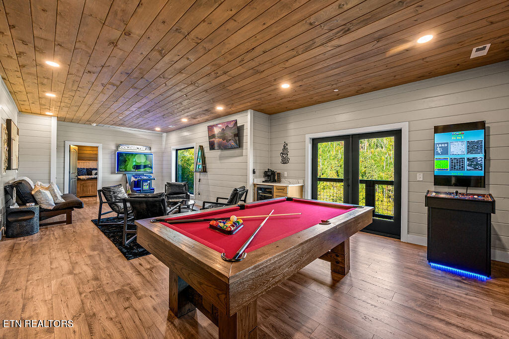 719 Pinecrest Ct Court