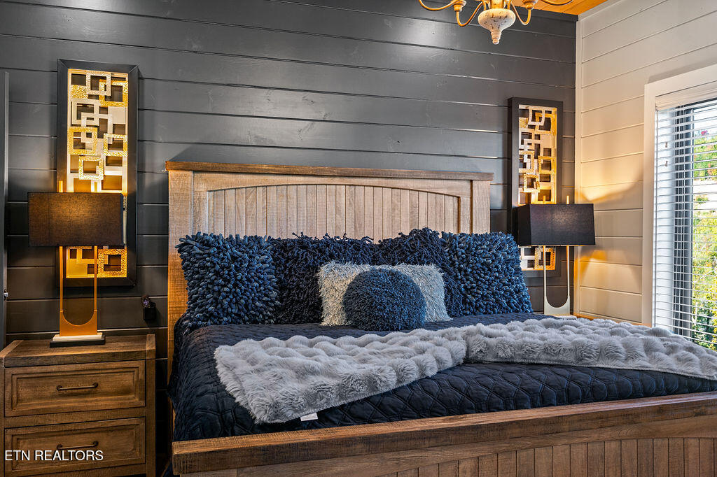 719 Pinecrest Ct Court