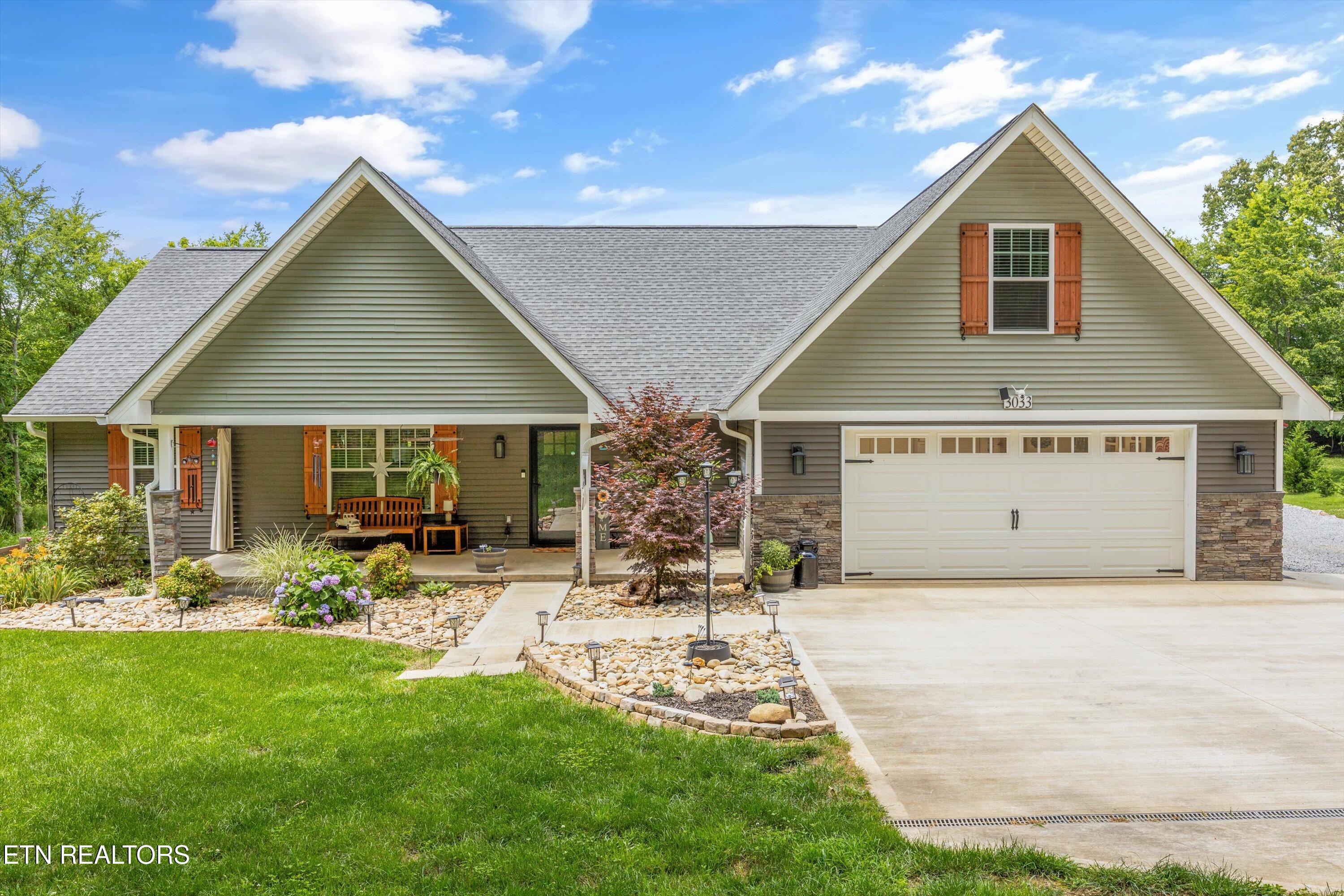 3033 Lazy River Lane