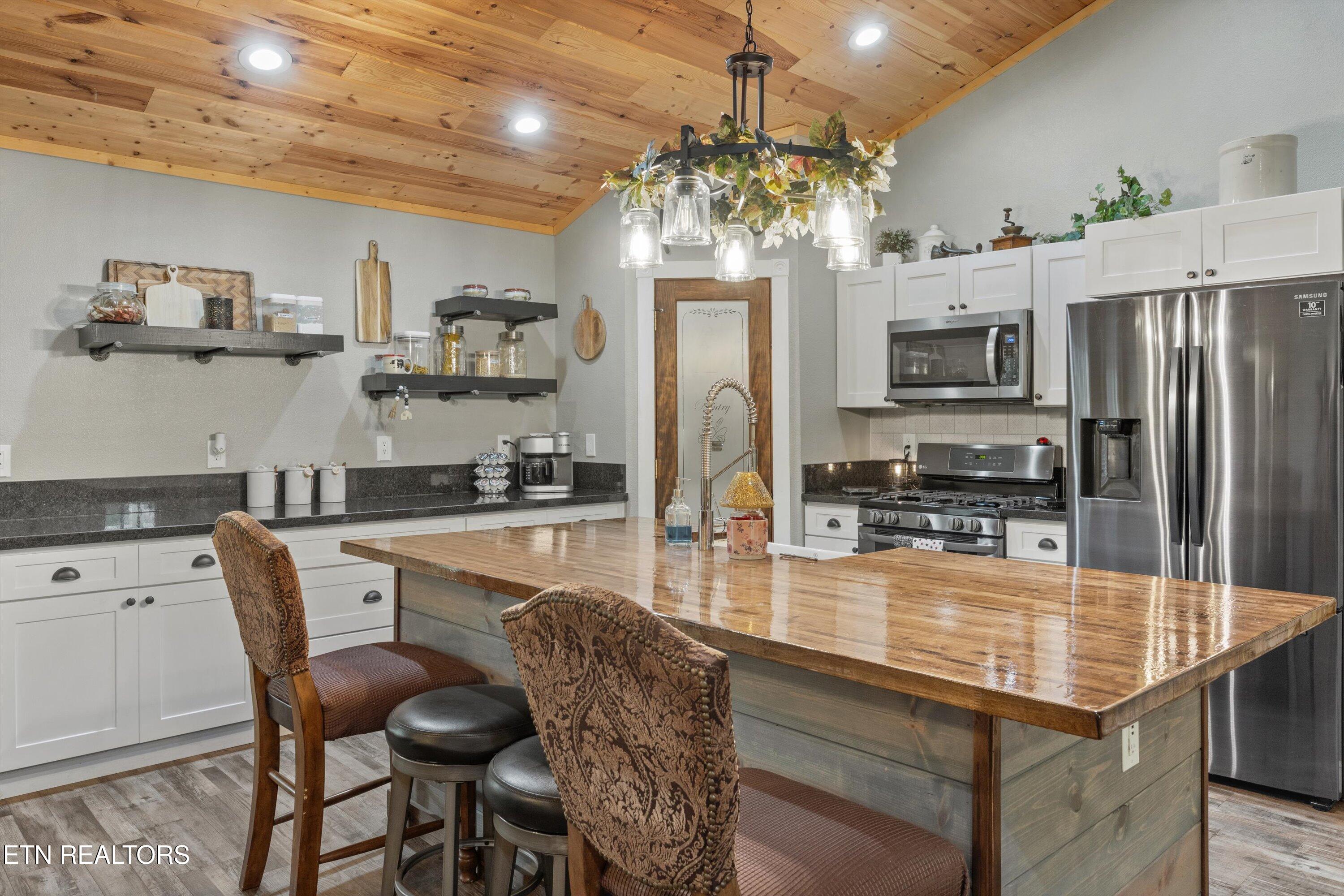 3033 Lazy River Lane