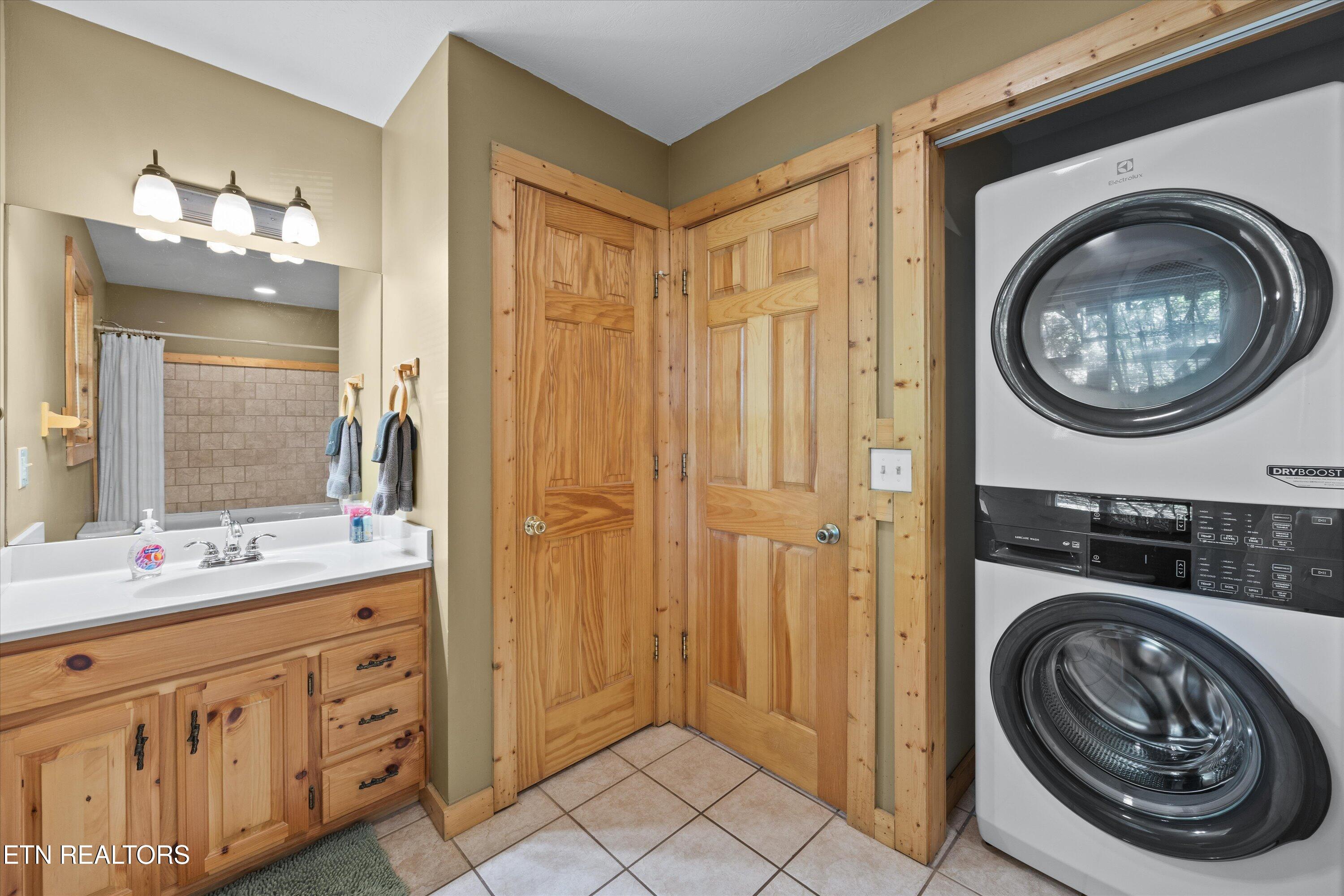 4179 Chamberlain Lane