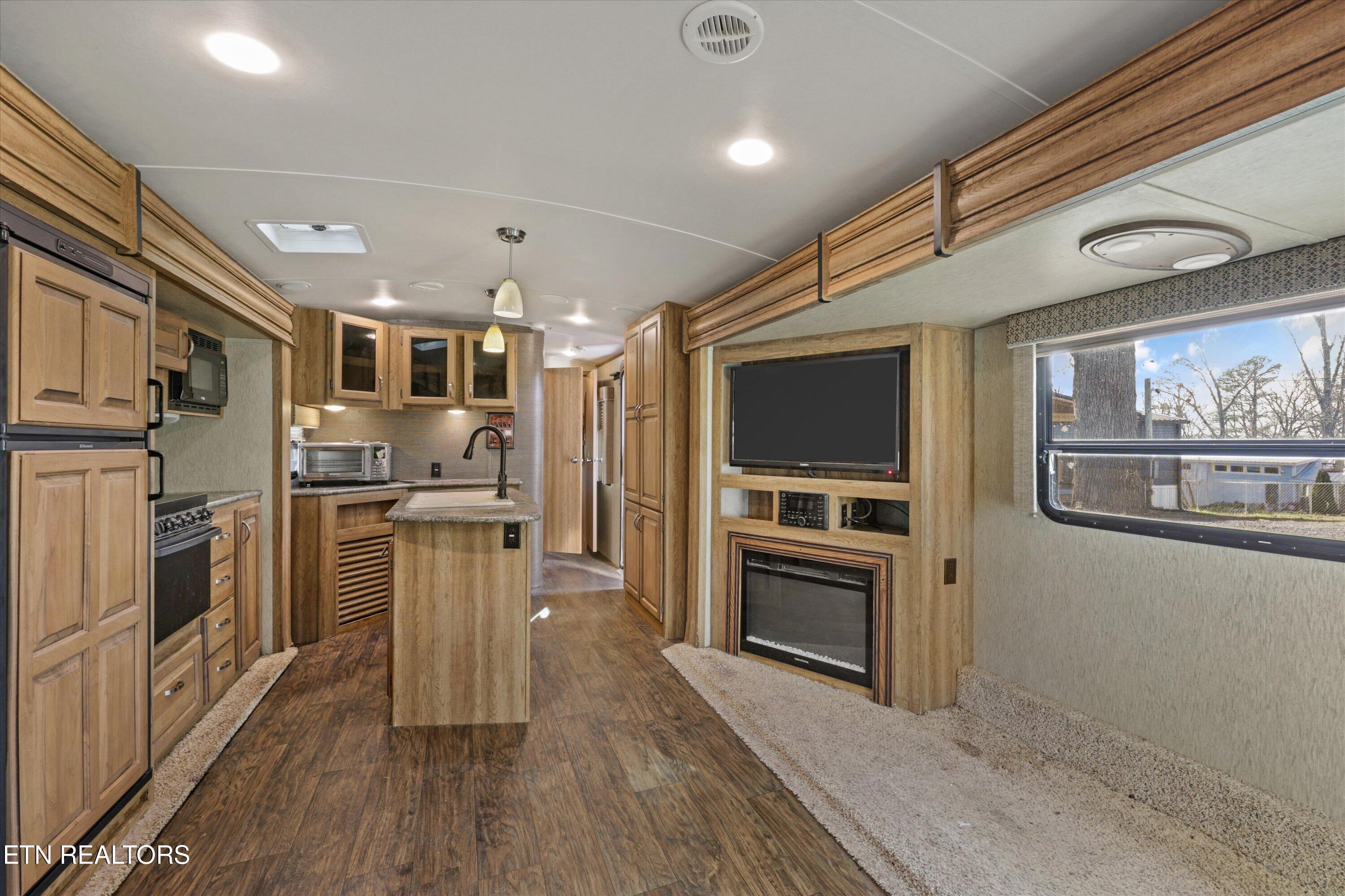 1729 Walnut Hill Lane