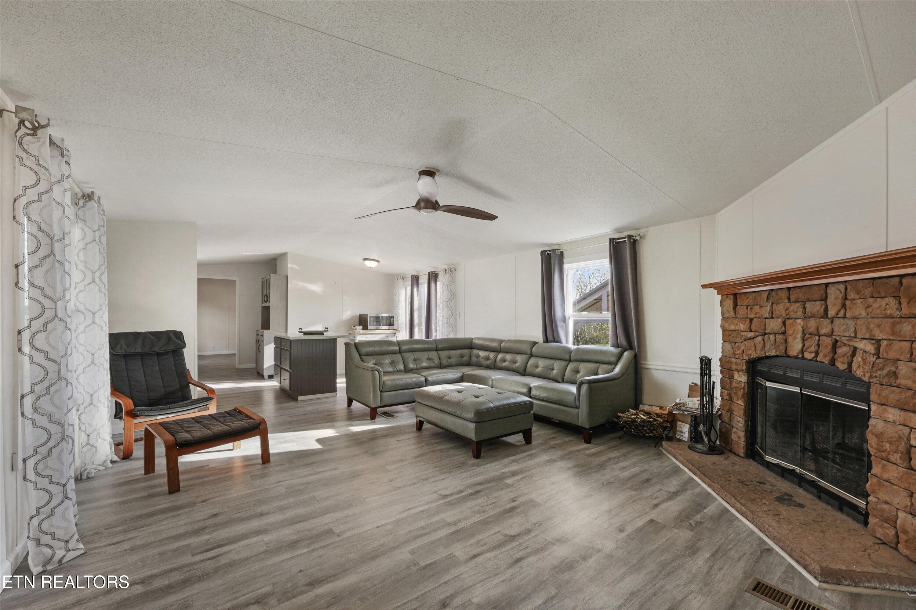 1729 Walnut Hill Lane
