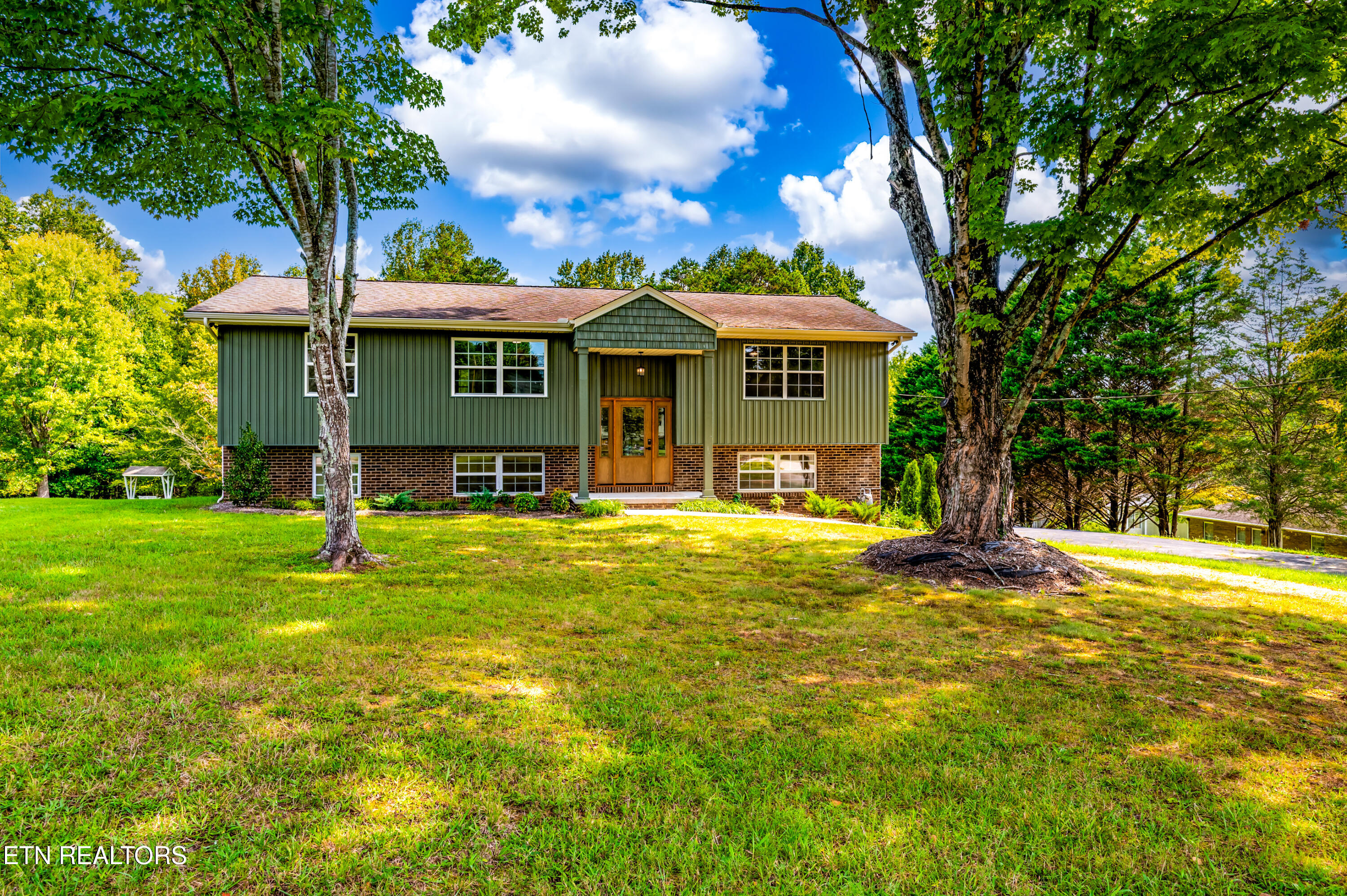 1205 Hoss Rd