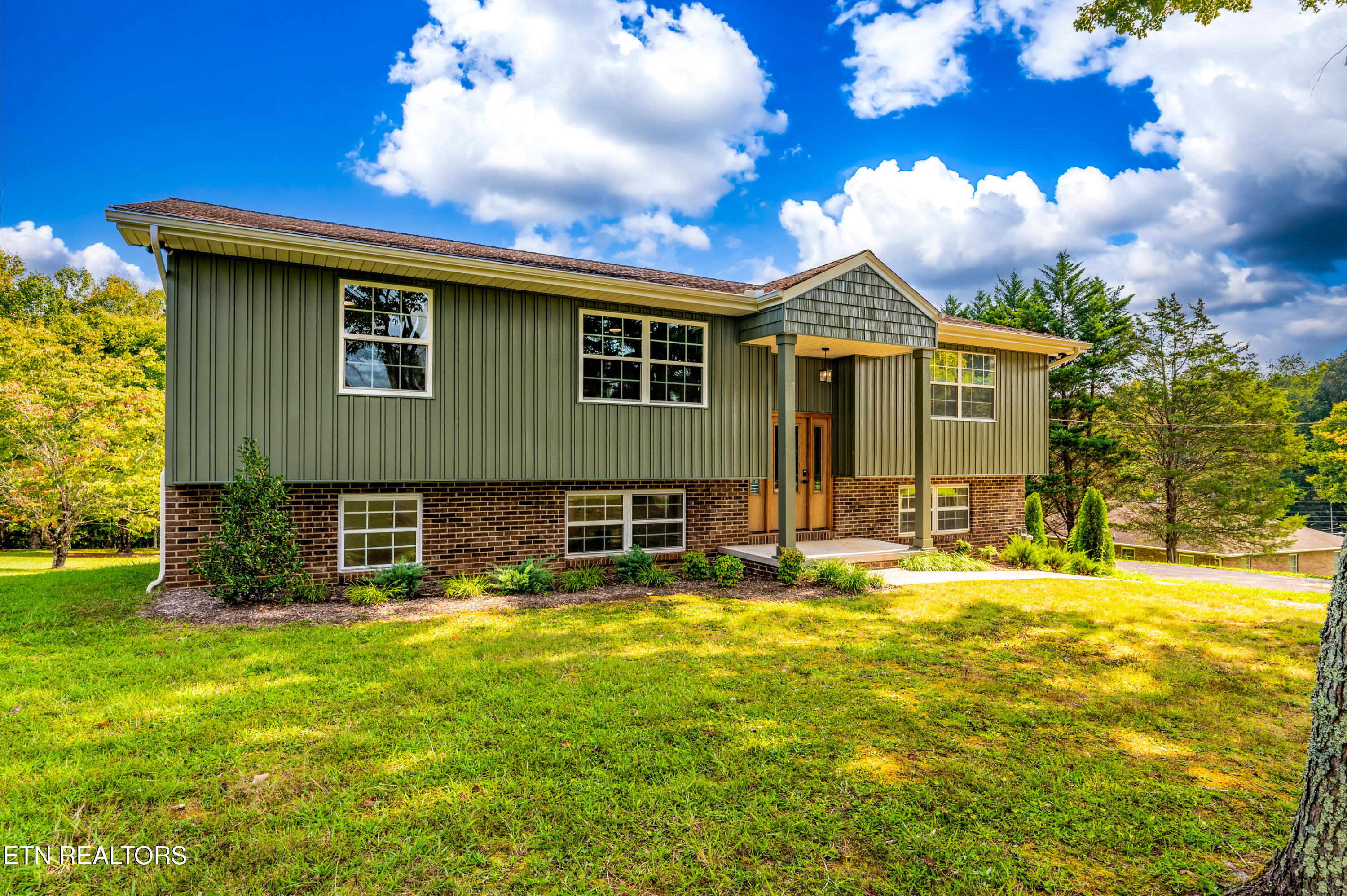 1205 Hoss Rd