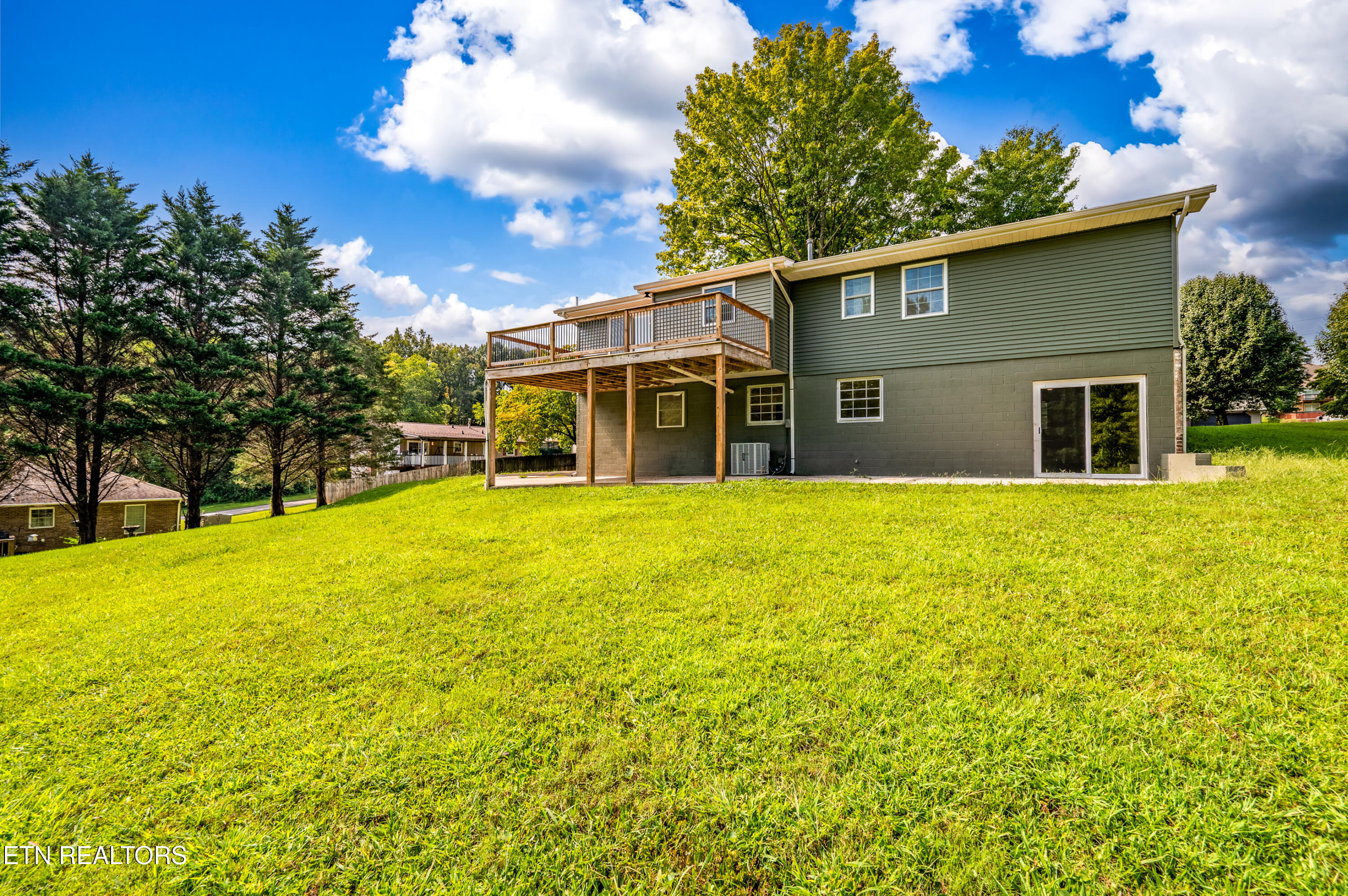 1205 Hoss Rd