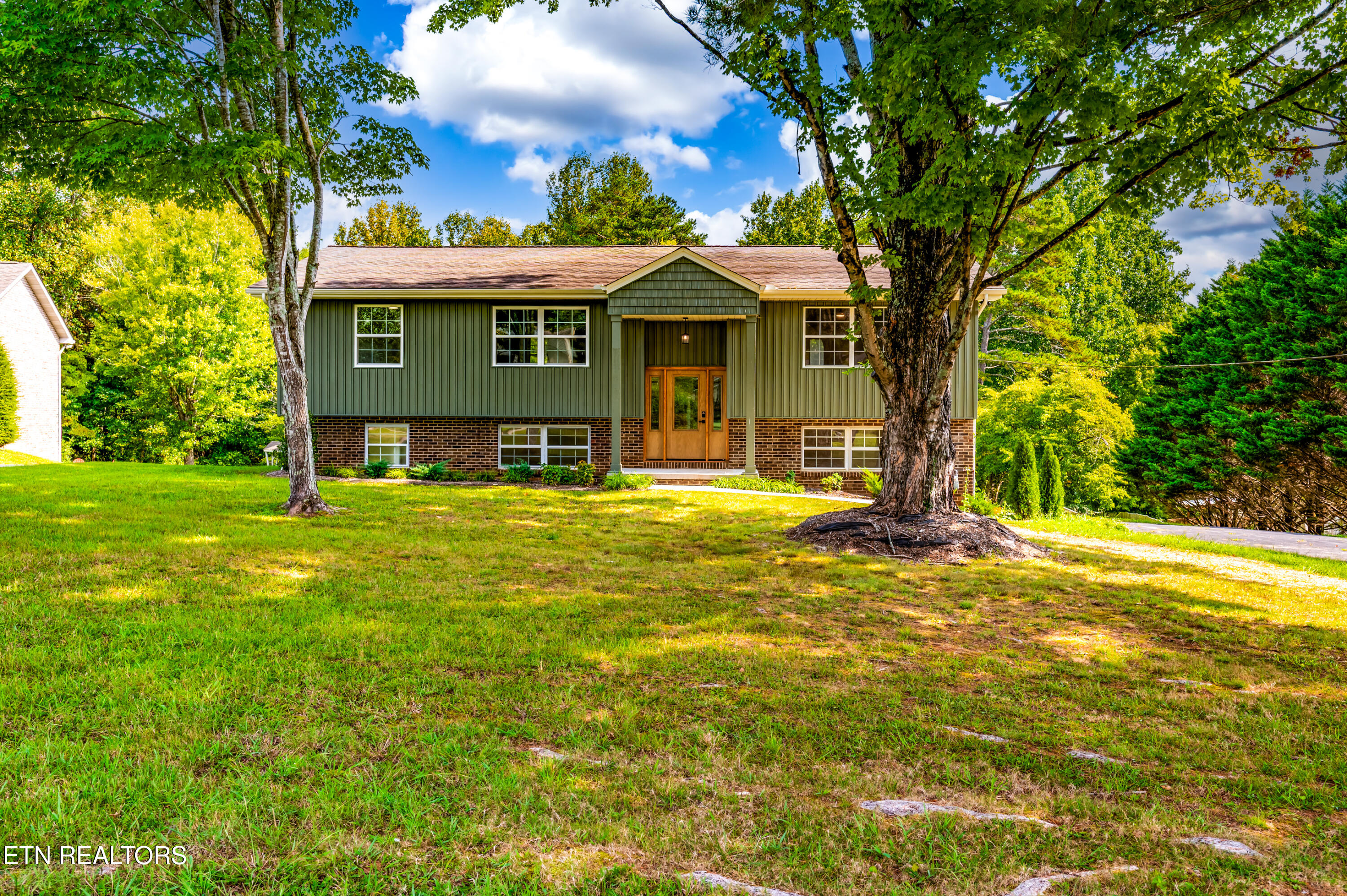 1205 Hoss Rd